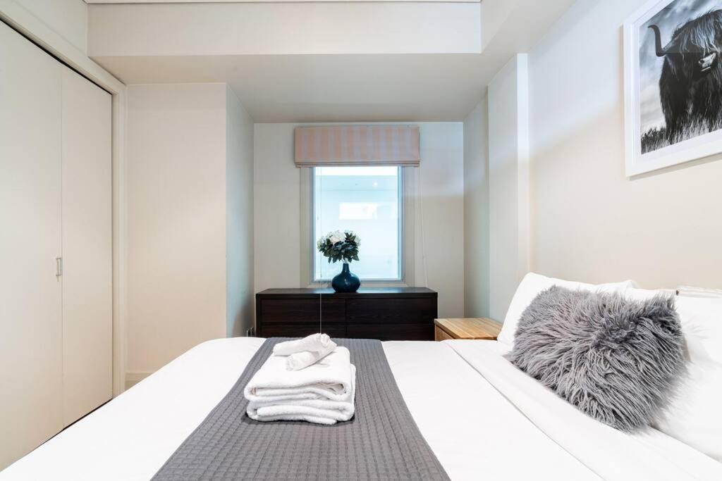 오클랜드 Luxury Waterfront Nest Above Viaduct Harbour 아파트 외부 사진
