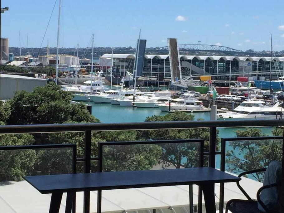 오클랜드 Luxury Waterfront Nest Above Viaduct Harbour 아파트 외부 사진